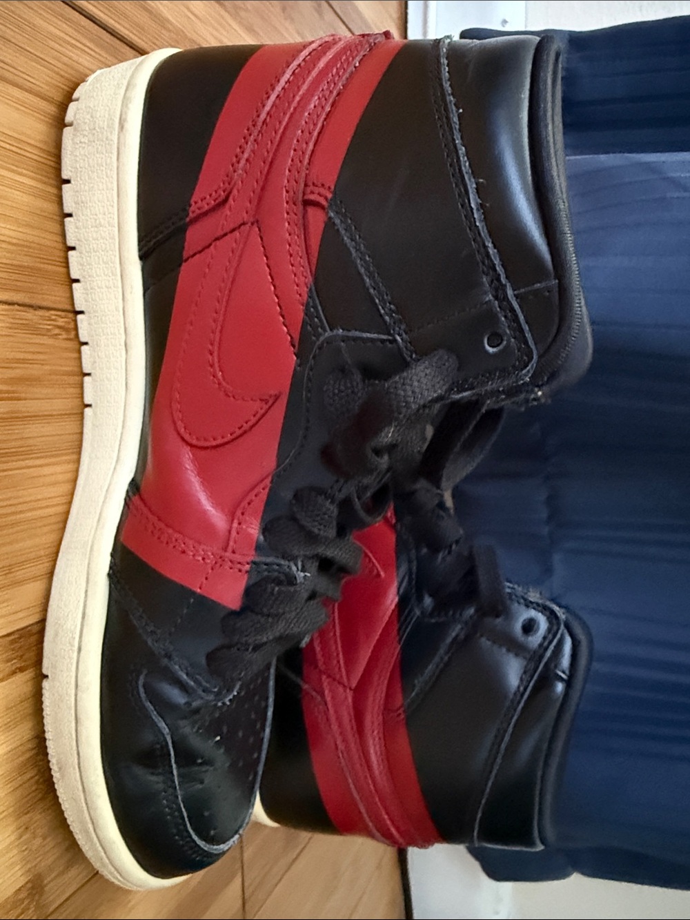 Nike Air Jordan High-Top Sneakers - Black & Red US 8 men